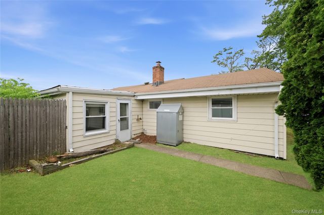 67 E End Avenue, Hicksville, NY 11801