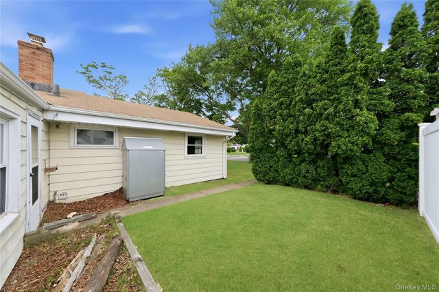 67 E End Avenue, Hicksville, NY 11801