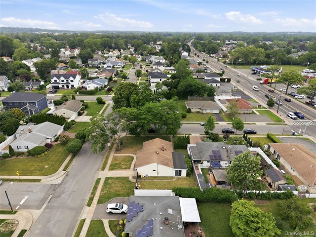 67 E End Avenue, Hicksville, NY 11801