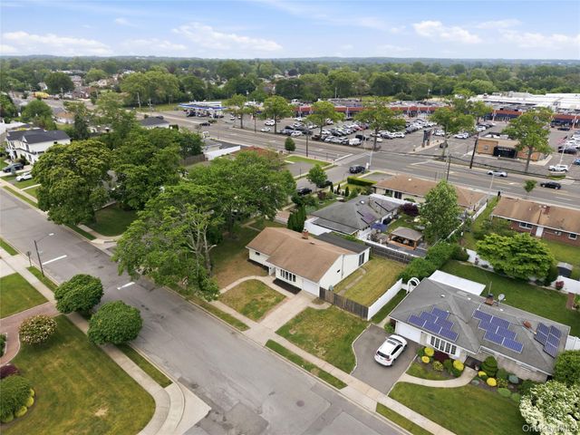 67 E End Avenue, Hicksville, NY 11801