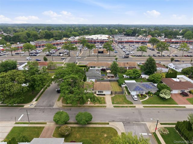 67 E End Avenue, Hicksville, NY 11801