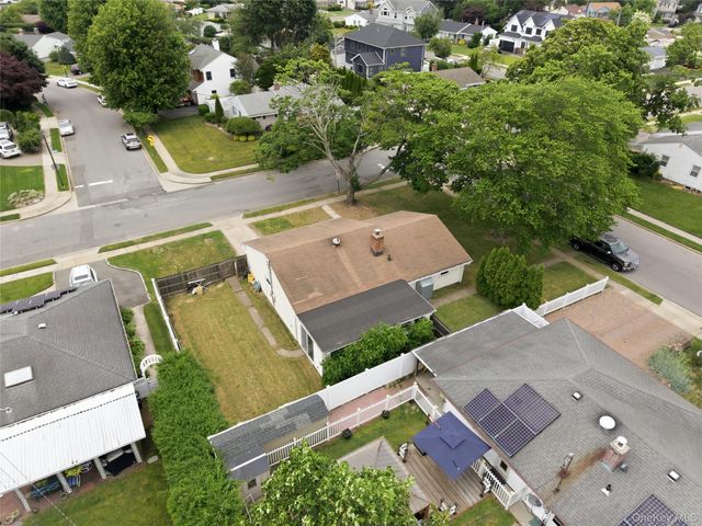 67 E End Avenue, Hicksville, NY 11801