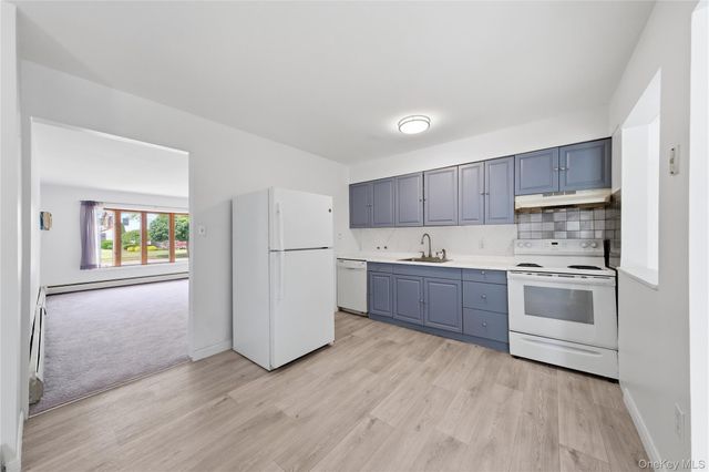 67 E End Avenue, Hicksville, NY 11801