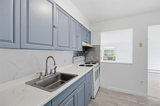 67 E End Avenue, Hicksville, NY 11801