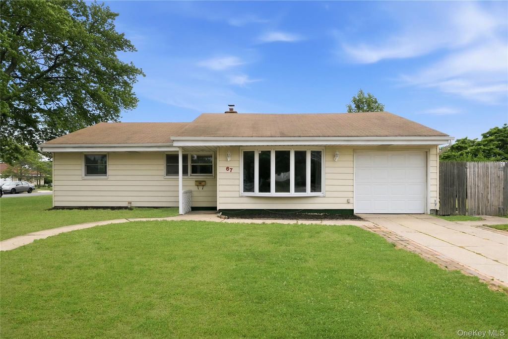 67 E End Avenue, Hicksville, NY 11801