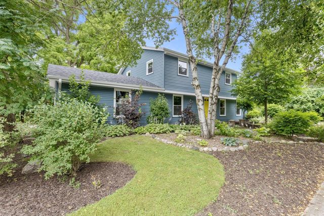 N98W6245 Oriole LANE, Cedarburg, WI 53012
