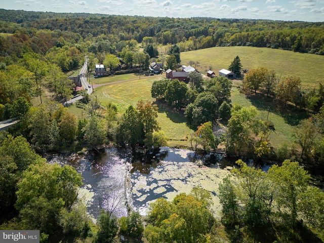 563 E DARK HOLLOW RD #245 KYLE LN, Pipersville, PA 18947