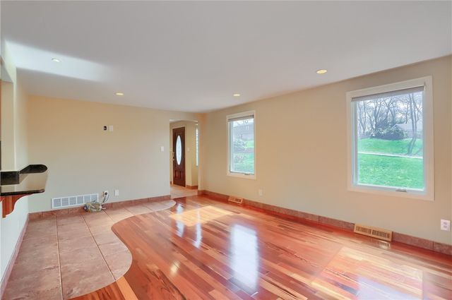 2558 Country Side Lane, Franklin Park, PA 15090