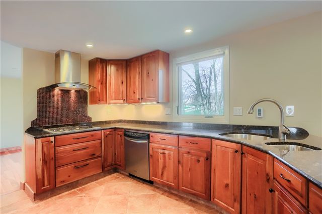 2558 Country Side Lane, Franklin Park, PA 15090