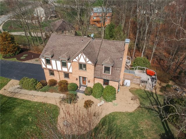 2558 Country Side Lane, Franklin Park, PA 15090