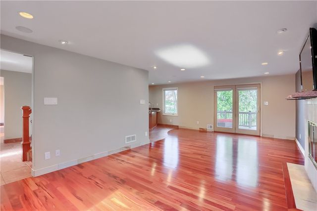 2558 Country Side Lane, Franklin Park, PA 15090