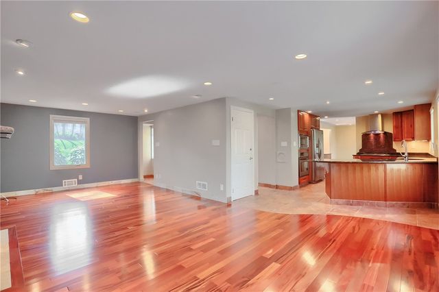 2558 Country Side Lane, Franklin Park, PA 15090