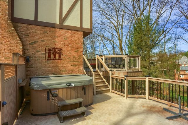 2558 Country Side Lane, Franklin Park, PA 15090