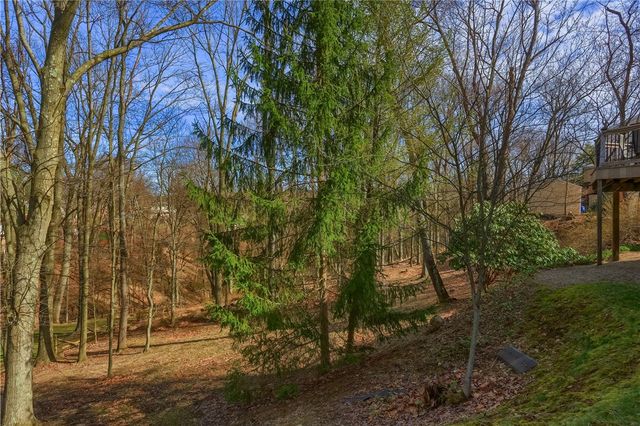 2558 Country Side Lane, Franklin Park, PA 15090