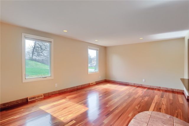 2558 Country Side Lane, Franklin Park, PA 15090