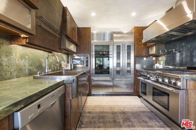 6383 Quebec Drive, Los Angeles, CA 90068
