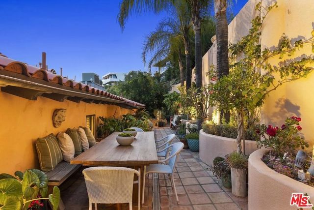 6383 Quebec Drive, Los Angeles, CA 90068