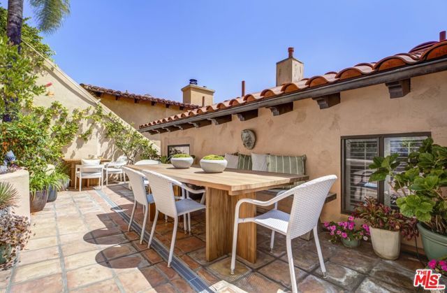 6383 Quebec Drive, Los Angeles, CA 90068