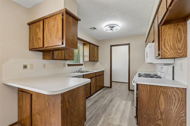 2127 NE Van Buren Avenue, Piedmont, OK 73078