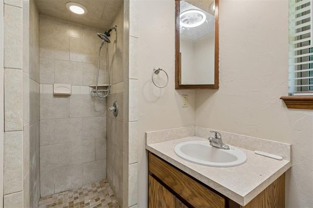 2127 NE Van Buren Avenue, Piedmont, OK 73078