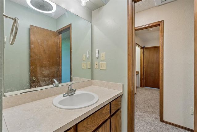 2127 NE Van Buren Avenue, Piedmont, OK 73078