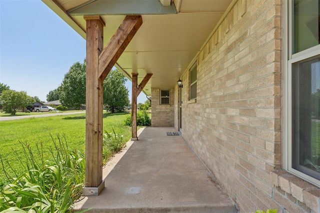 2127 NE Van Buren Avenue, Piedmont, OK 73078