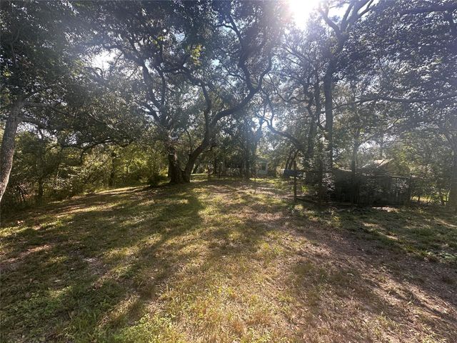 612 Byrd Salyer Road, Bay City, TX 77414