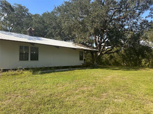 612 Byrd Salyer Road, Bay City, TX 77414