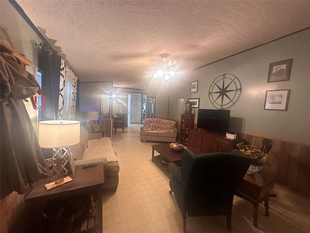 612 Byrd Salyer Road, Bay City, TX 77414