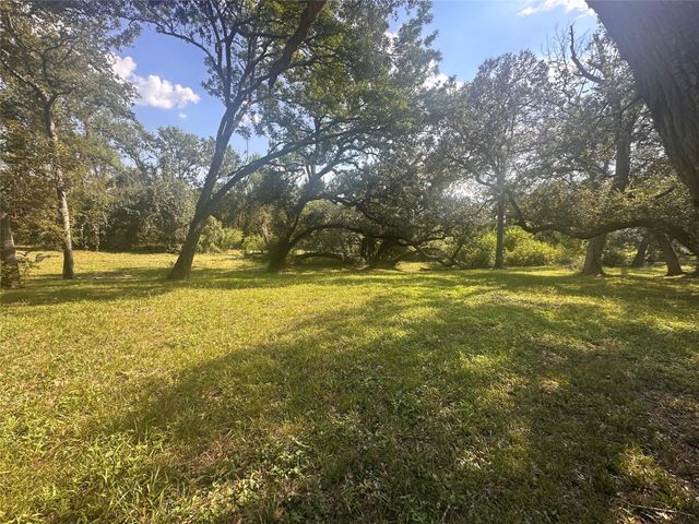 612 Byrd Salyer Road, Bay City, TX 77414