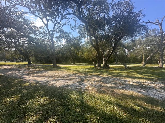 612 Byrd Salyer Road, Bay City, TX 77414