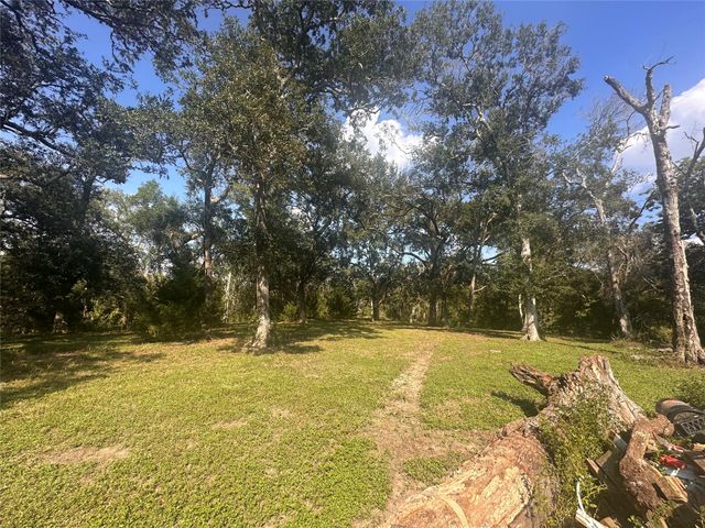 612 Byrd Salyer Road, Bay City, TX 77414