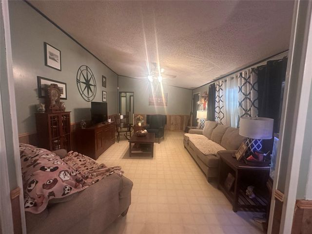 612 Byrd Salyer Road, Bay City, TX 77414