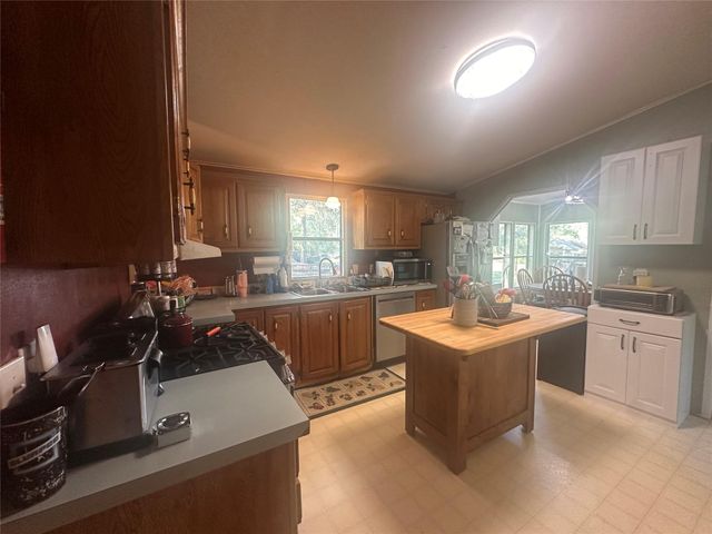 612 Byrd Salyer Road, Bay City, TX 77414