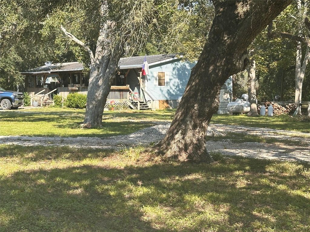 612 Byrd Salyer Road, Bay City, TX 77414