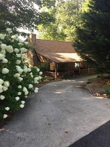 219 Lakeview Dr, Hayesville, NC 28904