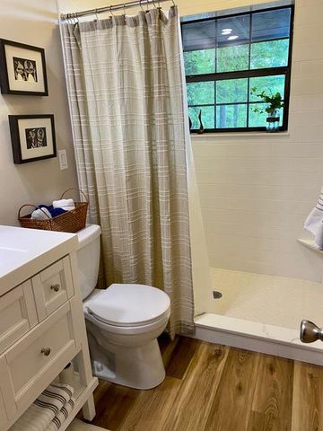 219 Lakeview Dr, Hayesville, NC 28904