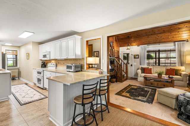 219 Lakeview Dr, Hayesville, NC 28904