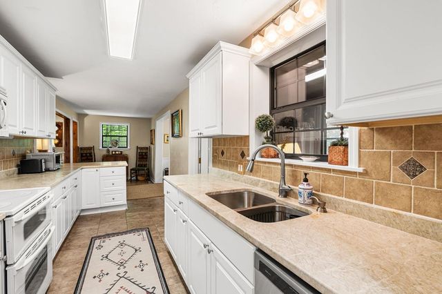 219 Lakeview Dr, Hayesville, NC 28904