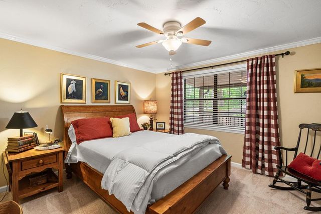 219 Lakeview Dr, Hayesville, NC 28904
