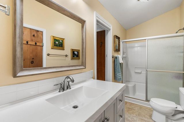 219 Lakeview Dr, Hayesville, NC 28904
