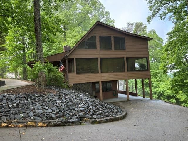 219 Lakeview Dr, Hayesville, NC 28904