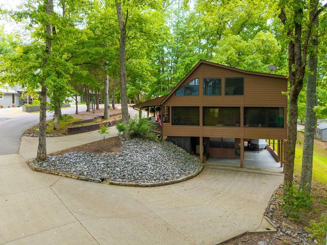 219 Lakeview Dr, Hayesville, NC 28904