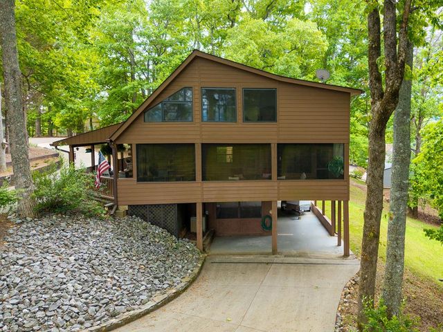 219 Lakeview Dr, Hayesville, NC 28904