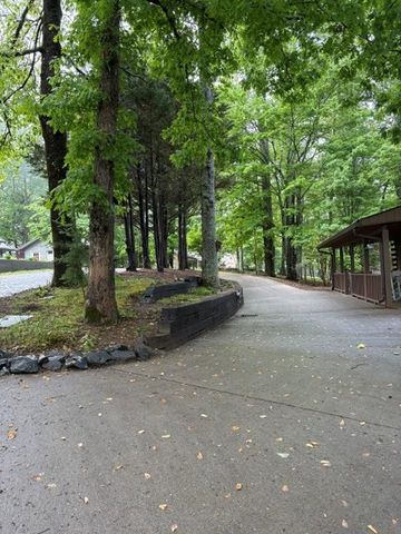 219 Lakeview Dr, Hayesville, NC 28904