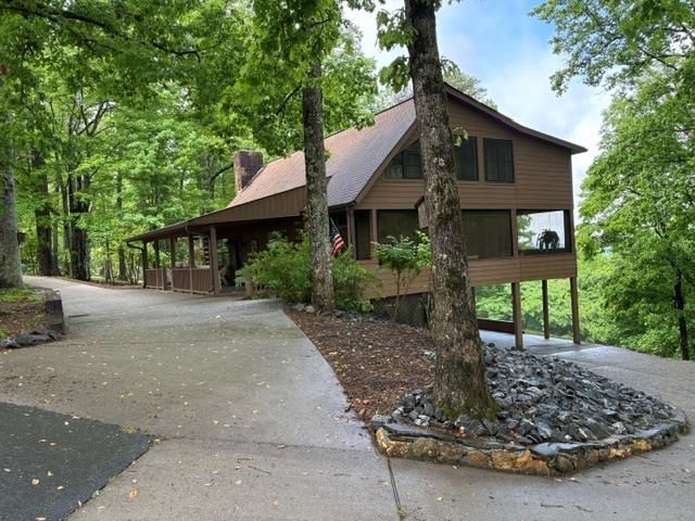 219 Lakeview Dr, Hayesville, NC 28904