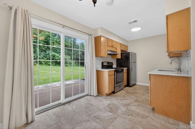 141 Villagegreen Court, Warwick, NY 10990