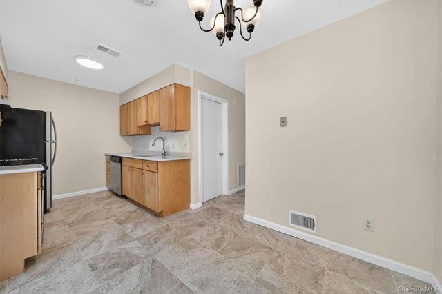141 Villagegreen Court, Warwick, NY 10990