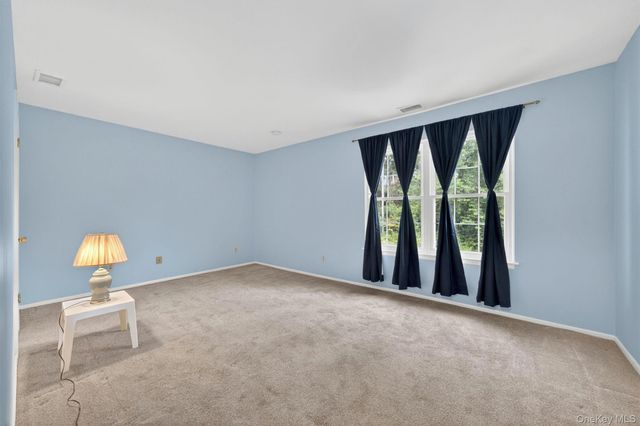 141 Villagegreen Court, Warwick, NY 10990