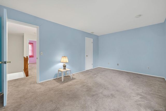 141 Villagegreen Court, Warwick, NY 10990